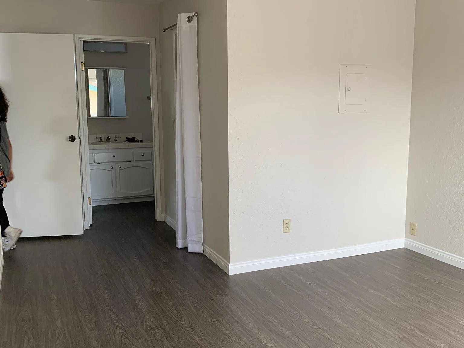 2 bed, 800 sqft, $3,150 — Photo 1