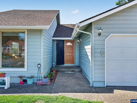 4th image of 2952 45th Ct SE