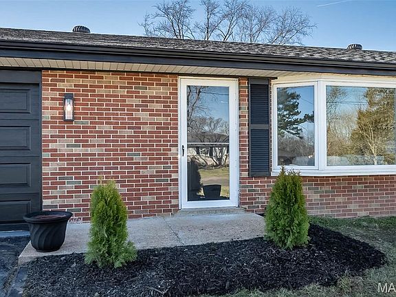 2nd image of 1829 Main Dr