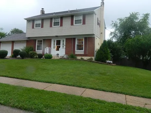 616 Walnutree Ln, Claymont, DE 19703
