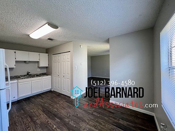 5th image of 108 Lady Bird Ln APT B