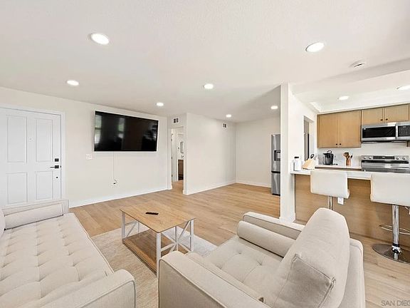3rd image of 5109 Fontaine St #210