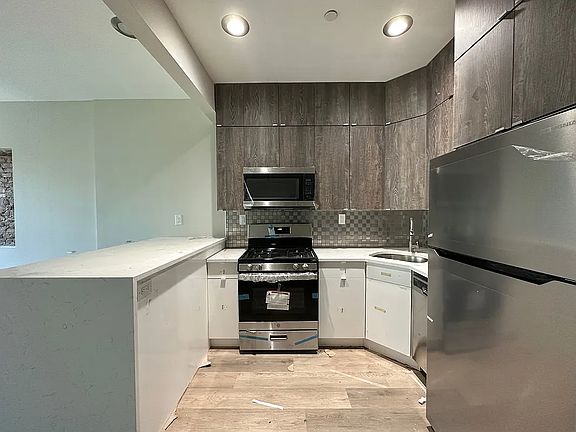 5th image of 474 Van Buren St Floor 3