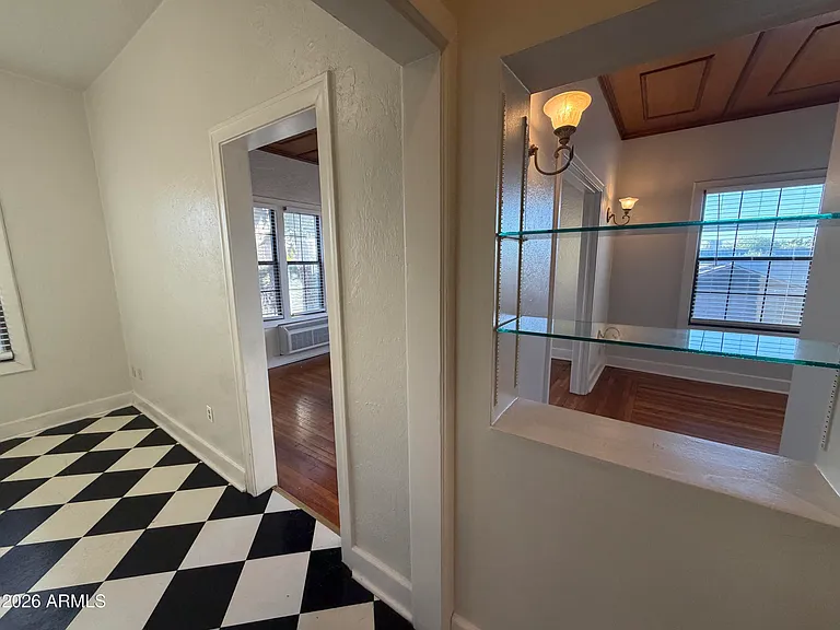 902 E Palm Ln #8 — Photo 2