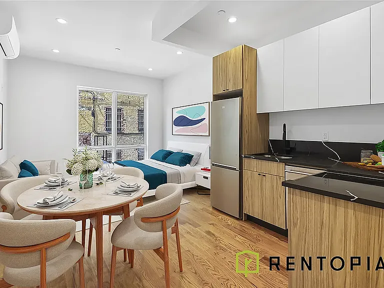 61 Montrose Ave #206N — Photo 2