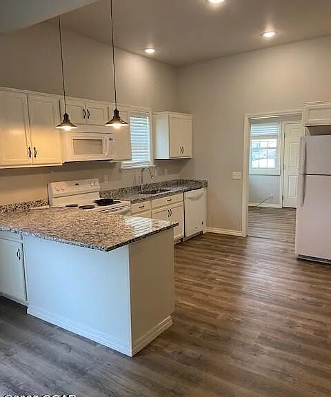 2122 S Sergeant Ave — Photo 2