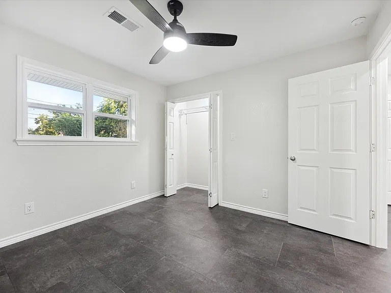 1305 W 1st St — Photo 25