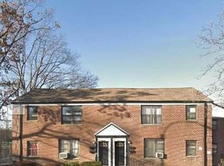 19611 73rd Ave, Fresh Meadows, NY 11366