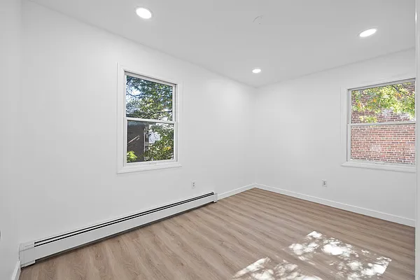 Sold by RE MAX Team | media 20