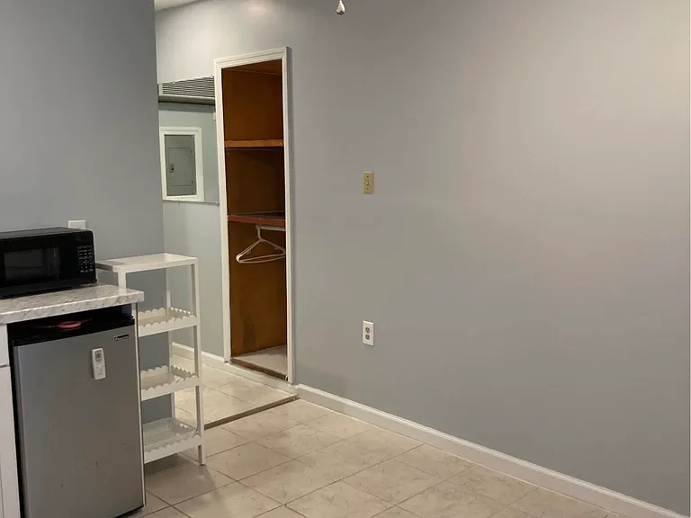 10 Manor Blvd #1 — Photo 4