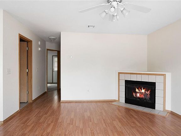 2nd image of 1246 N Iron Horse Dr