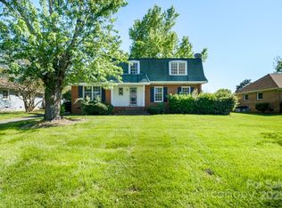 1018 Carysbrook Ln, Charlotte, NC 28217