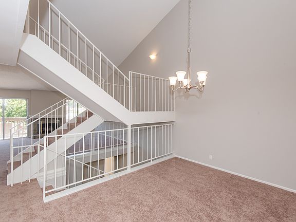 3rd image of 639 N Hollyburne Ln