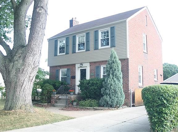 3rd image of 22412 Manor St