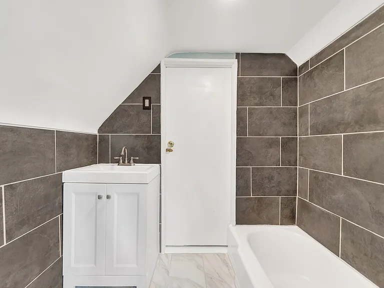 127 Riverside Ave — Photo 18