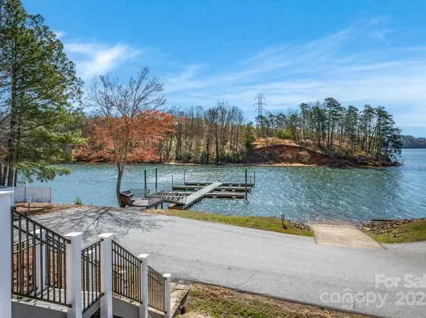 121 Pebble Creek Dr, Stony Point, NC 28678
