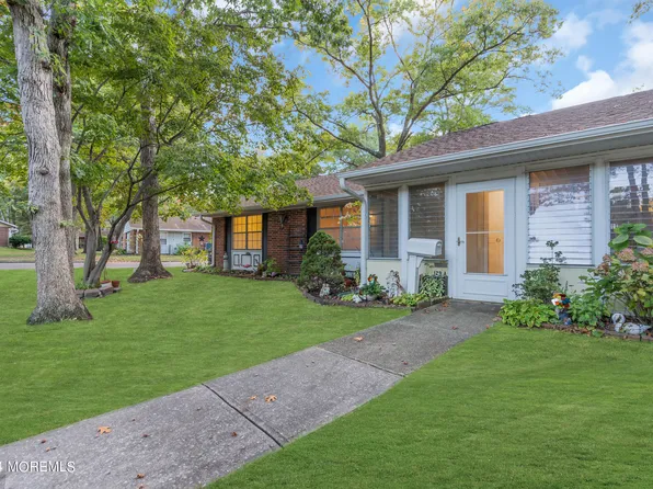 129A Farrington Court, Lakewood, NJ 08701