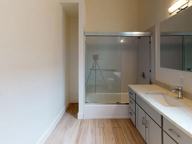 610 Oak St — Photo 14