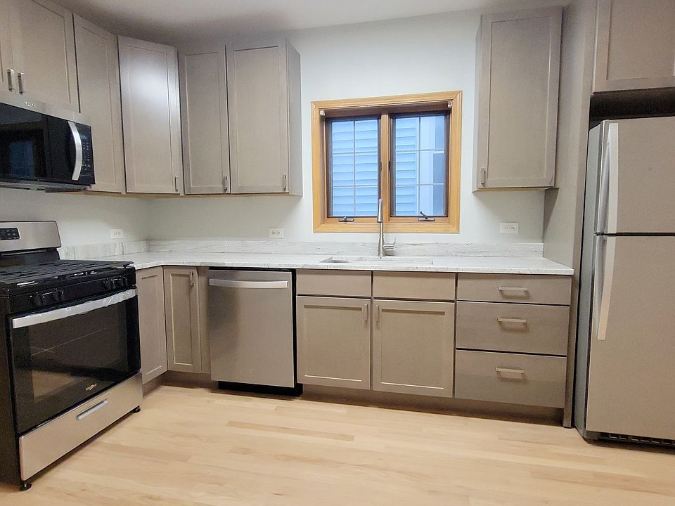1st image of 2117 W Wellington Ave APT 2