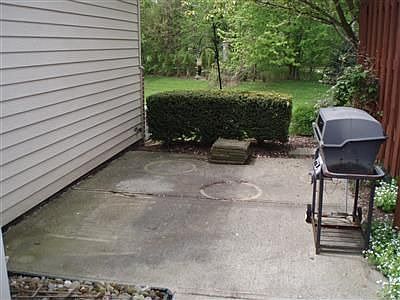 3rd image of 4850 Honeylocust Ln #61