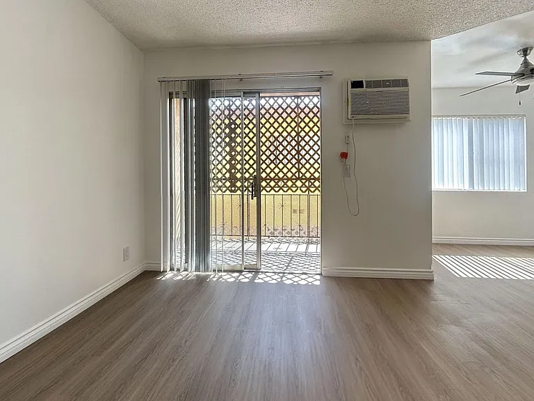 PAR - Park West Apts. — Photo 11