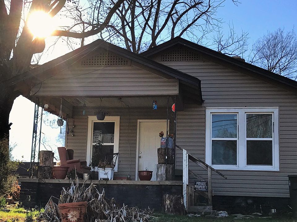 2nd image of 3905 Clio Ave
