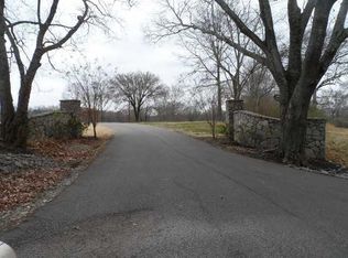 Grand Oaks Cv, Savannah, TN 38372