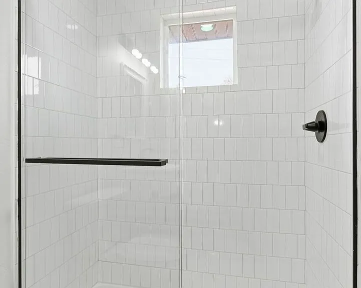 2831 E University St — Photo 21