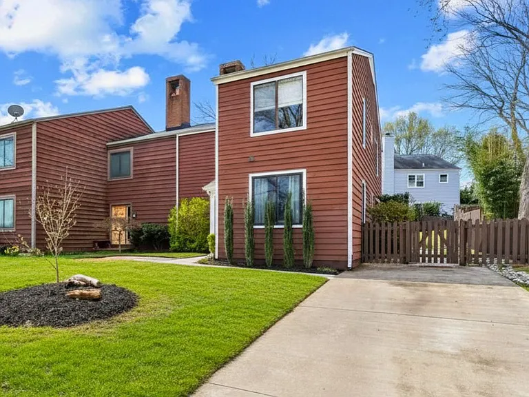 704 Ticonderoga Ave — Photo 1