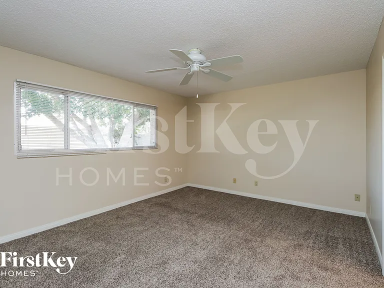 813 E Todd Dr — Photo 9
