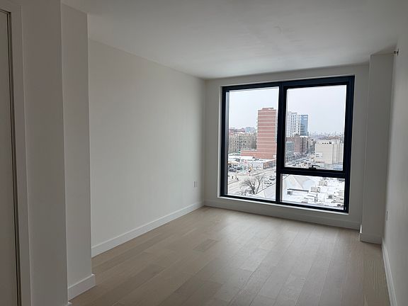 5th image of 14449 Northern Blvd Unit 709
