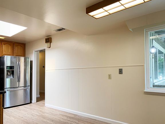 5th image of 3407 Flora Vista Ave