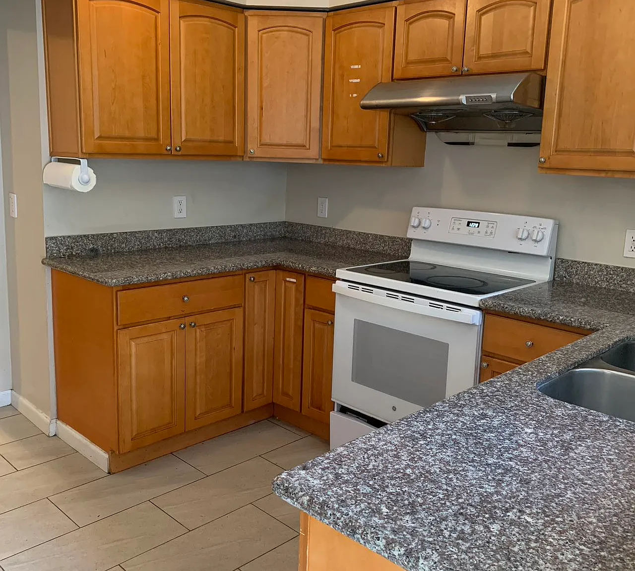 8 bed, 2600 sqft, $750 — Photo 2