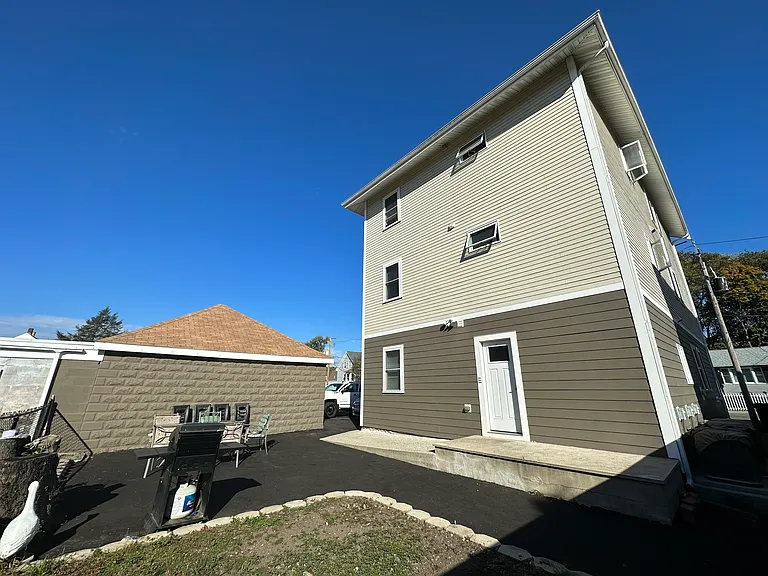 8 Buxton St — Photo 11