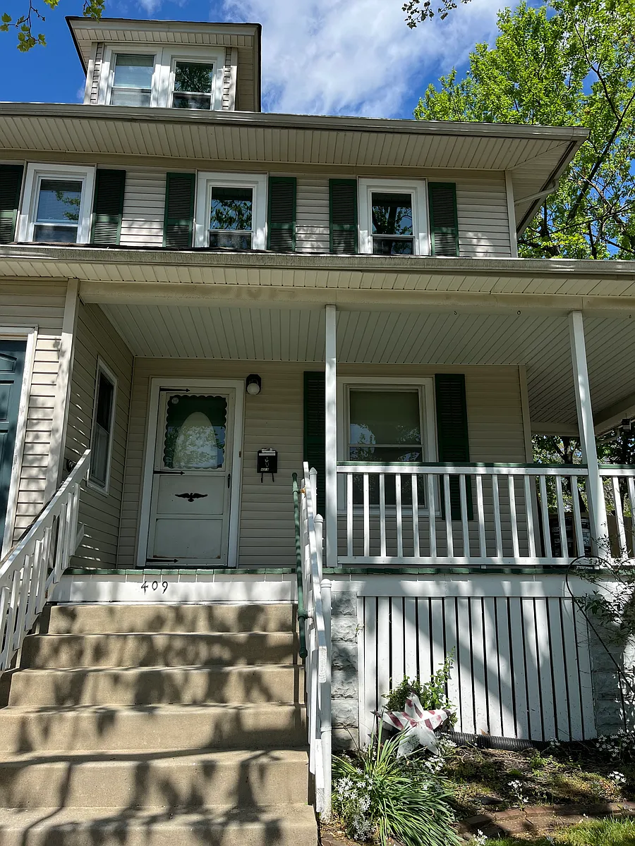 Building Photo - 409 Newton Ave #2
