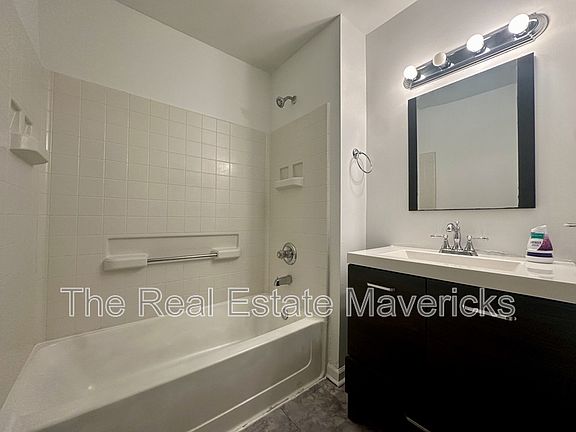 5th image of 1082 E Elmwood Dr