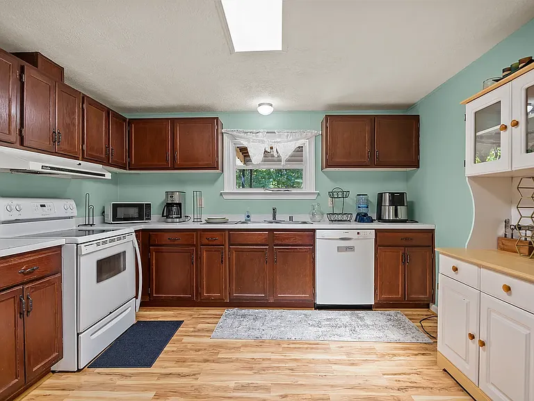 290 Thomas Cash Rd — Photo 8