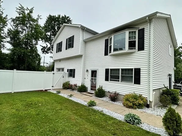 5 Shore Dr, Salem, NH 03079