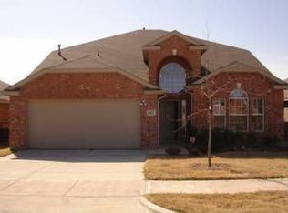 652 Hutchins Dr, Crowley, TX 76036