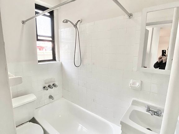 5th image of 328 W 44th St APT 44