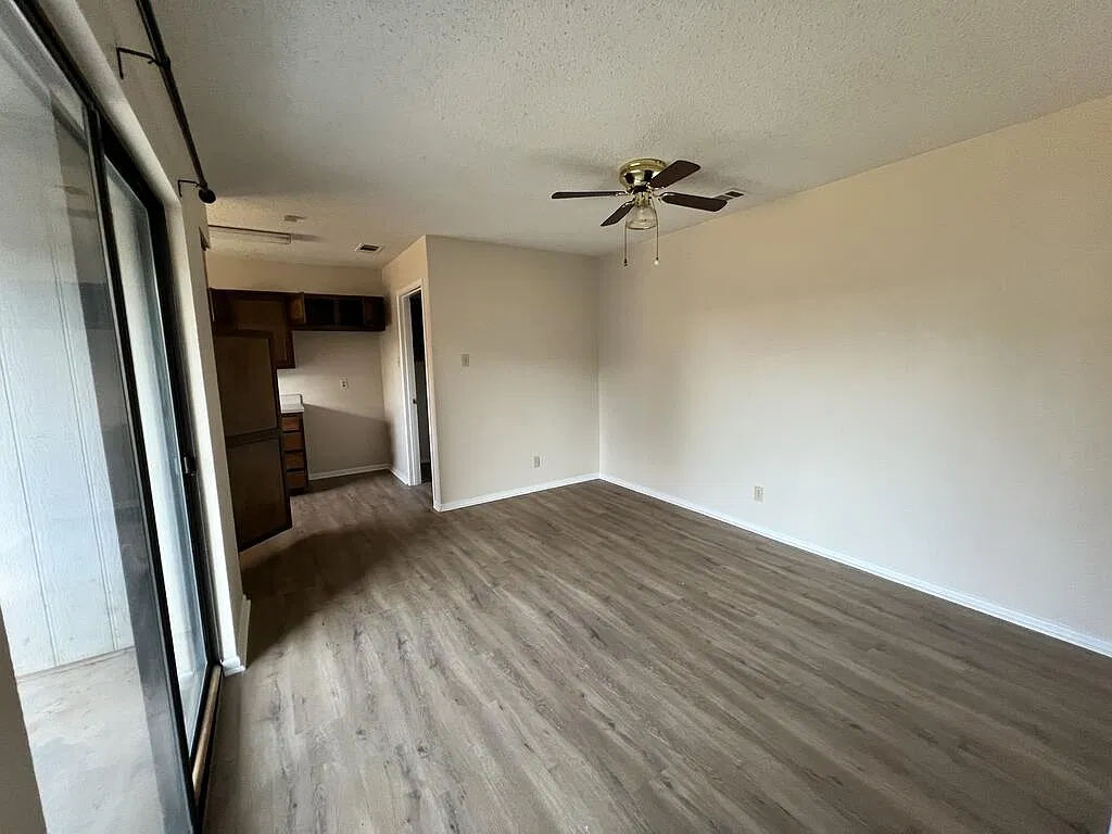 3 bed, 2.0 bath, 1363 sqft, $2,175 — Photo 3