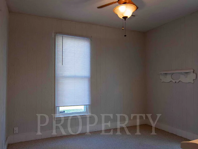 706 W 1st St — Photo 26