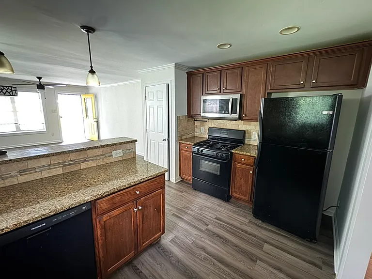 2726 White Oak Dr — Photo 6
