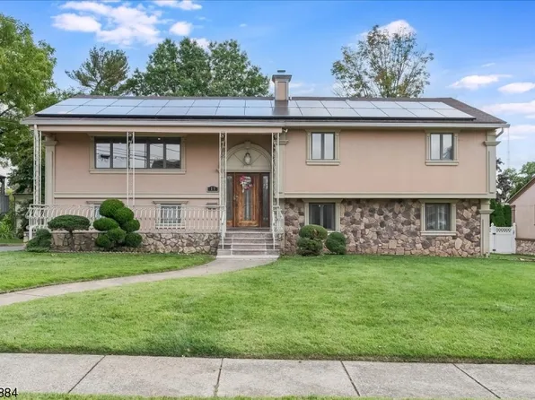 15 Daniels Dr, Clifton City, NJ 07013