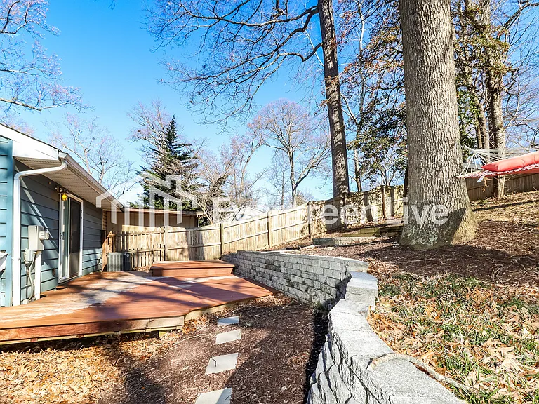 737 Eddy Rd — Photo 15