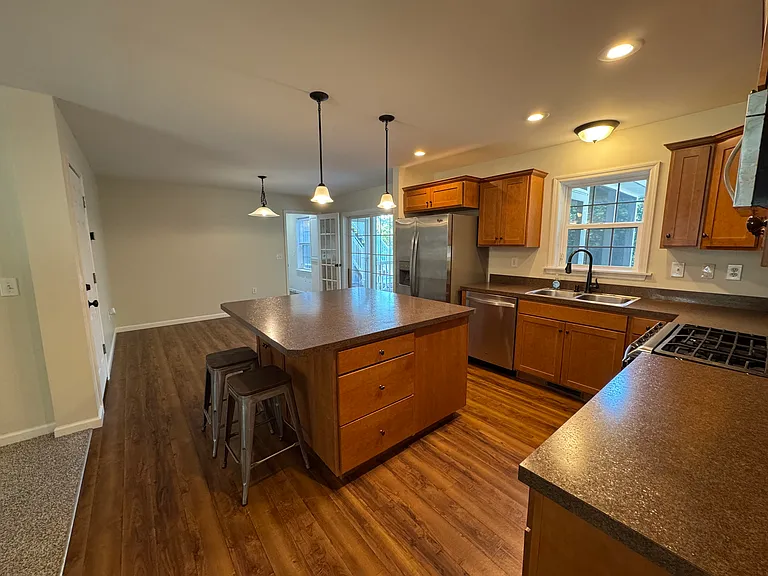 2094 Fieldcrest Dr — Photo 6