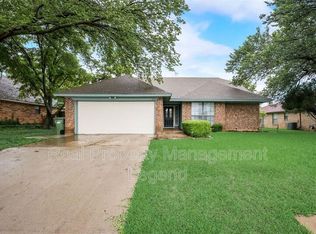 617 Main St, Roanoke, TX 76262