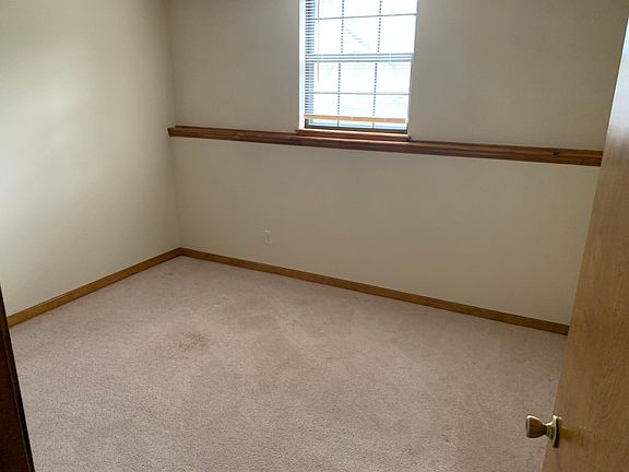 4th image of 218 Pine Ave #218B