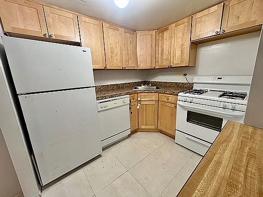 3rd image of 325 E 64th St APT 306