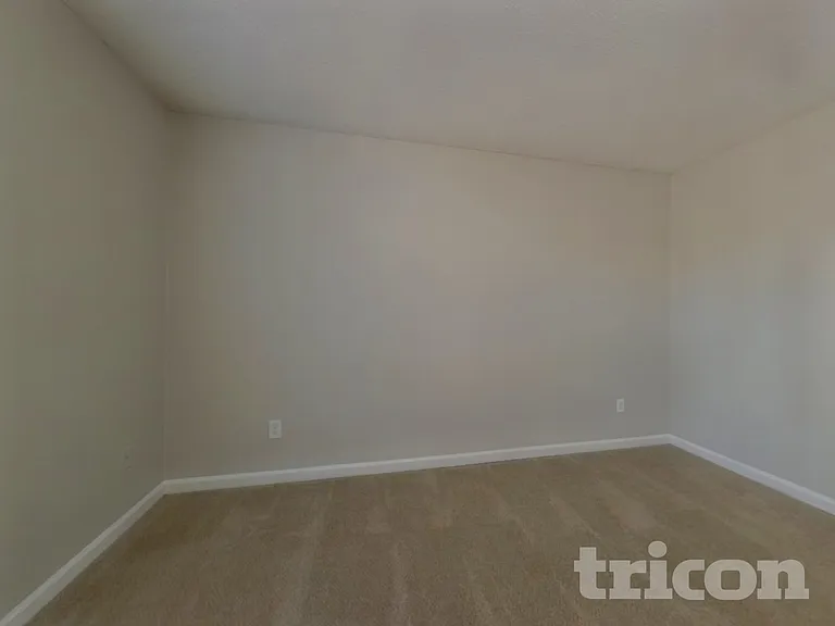 305 Madeline Way — Photo 6